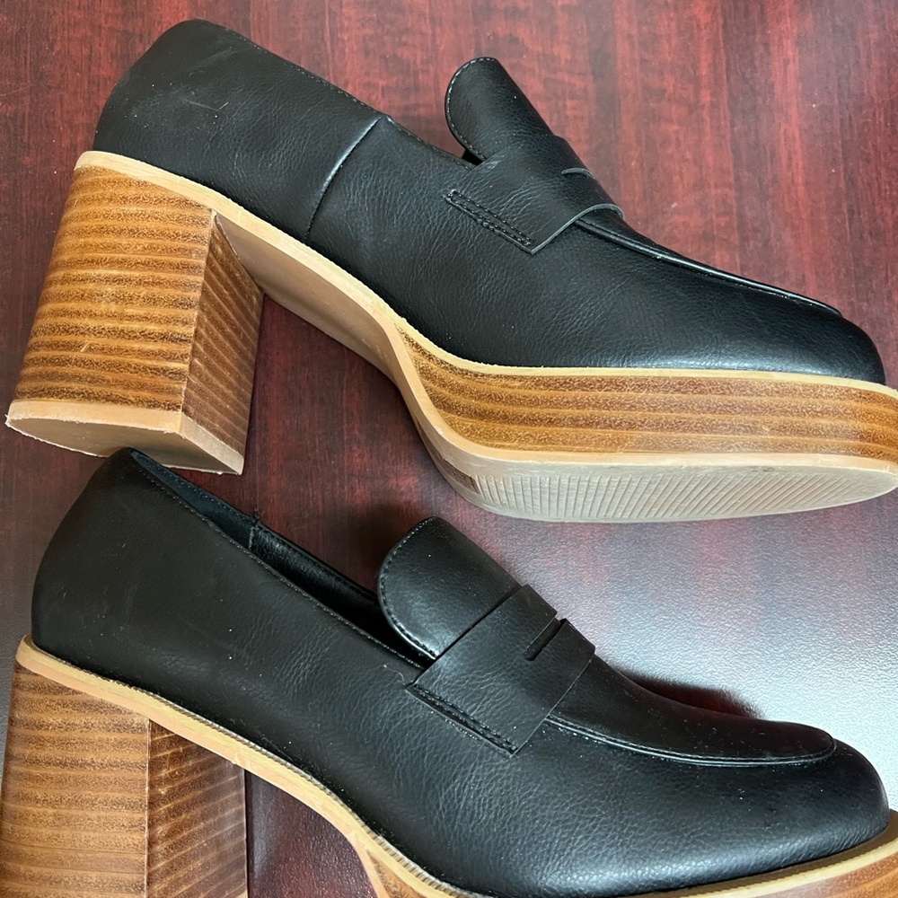Shoes - Picture 2 of 4